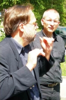 Diakon Peter Hepp und Taubblindenassistent Lothar Kratschmann