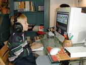 Kind vor dem PC mit AudioLog der Firma Flexoft