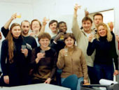 Mit einem Arbeitsvertrag endet  der einjährige Berufsintegrationslehrgang für hörbehinderte Arbeitslose am 31.03.2003 für neun von zwölf Teilnehmern.